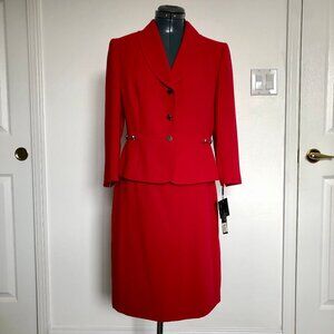 Red Tahari (Aurthur S. Levine) 2 Piece Skirt Suit, Size 6 Petite